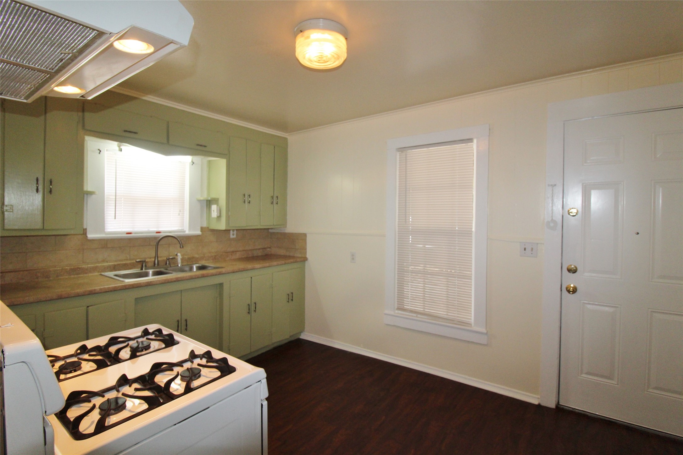 421 Dr Martin Luther King Jr Boulevard Waxahachie TX 75165