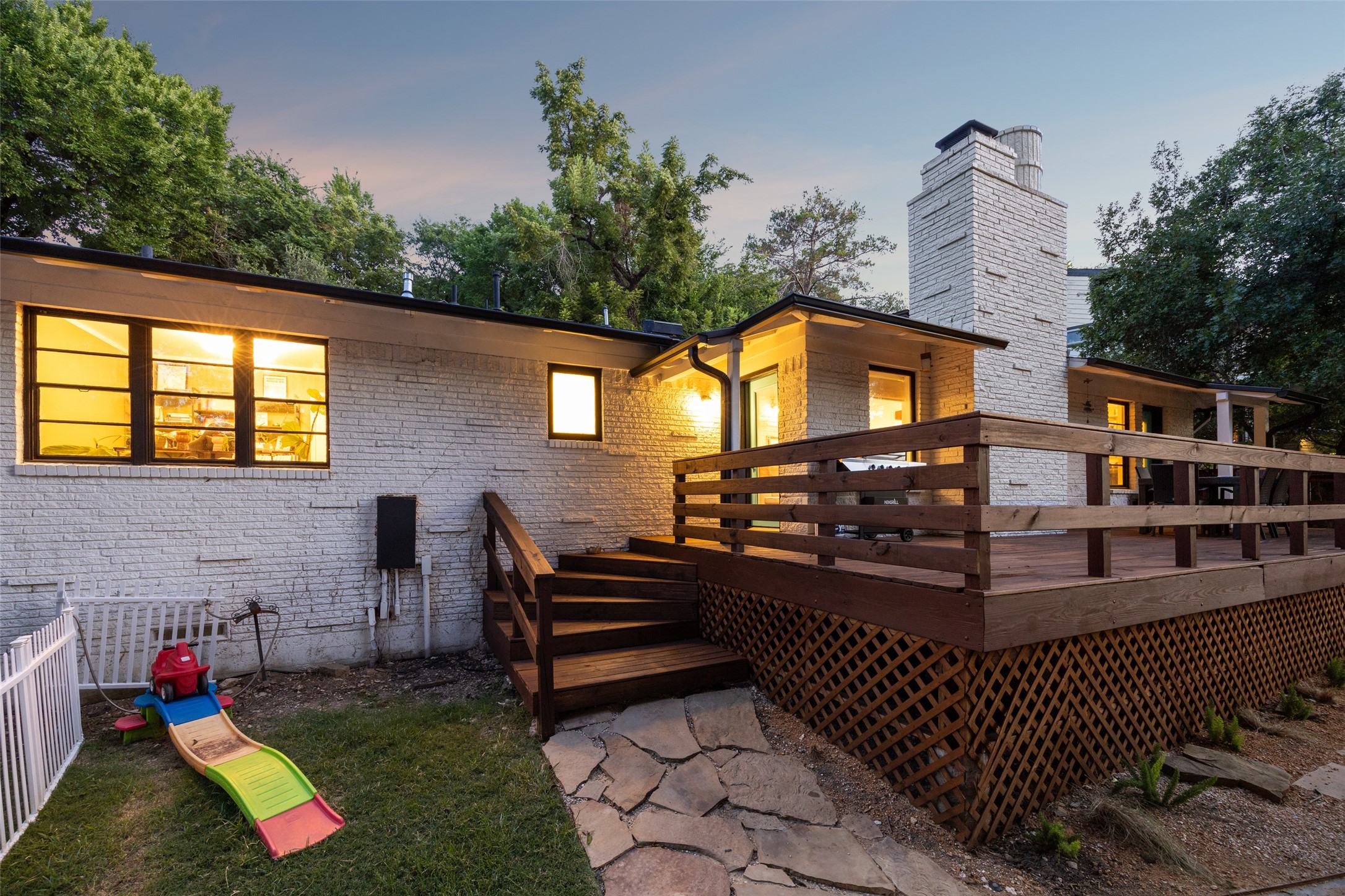 1657 Nob Hill Road Dallas TX 75208