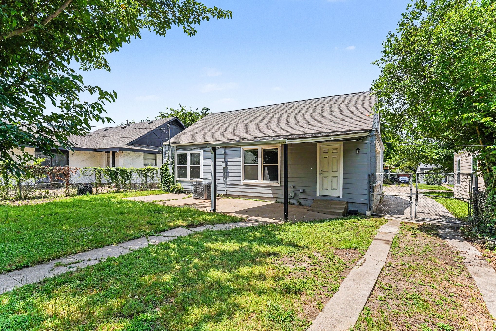 1108 E Robert Street Fort Worth TX 76104
