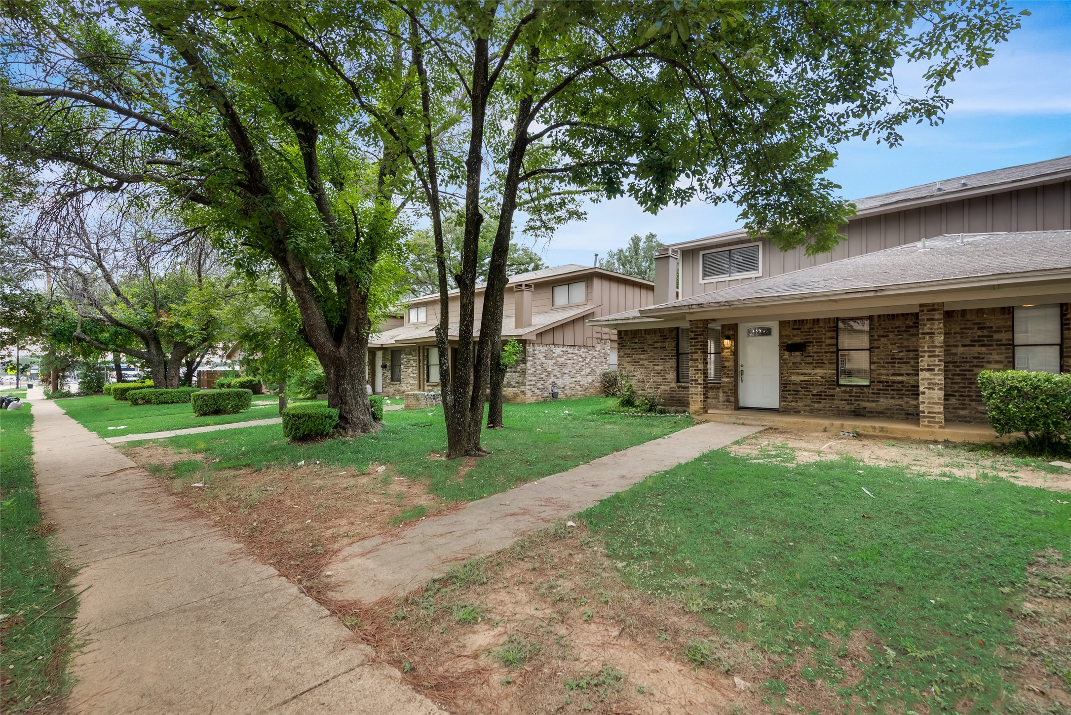 913 W Rochelle Road Irving TX 75062