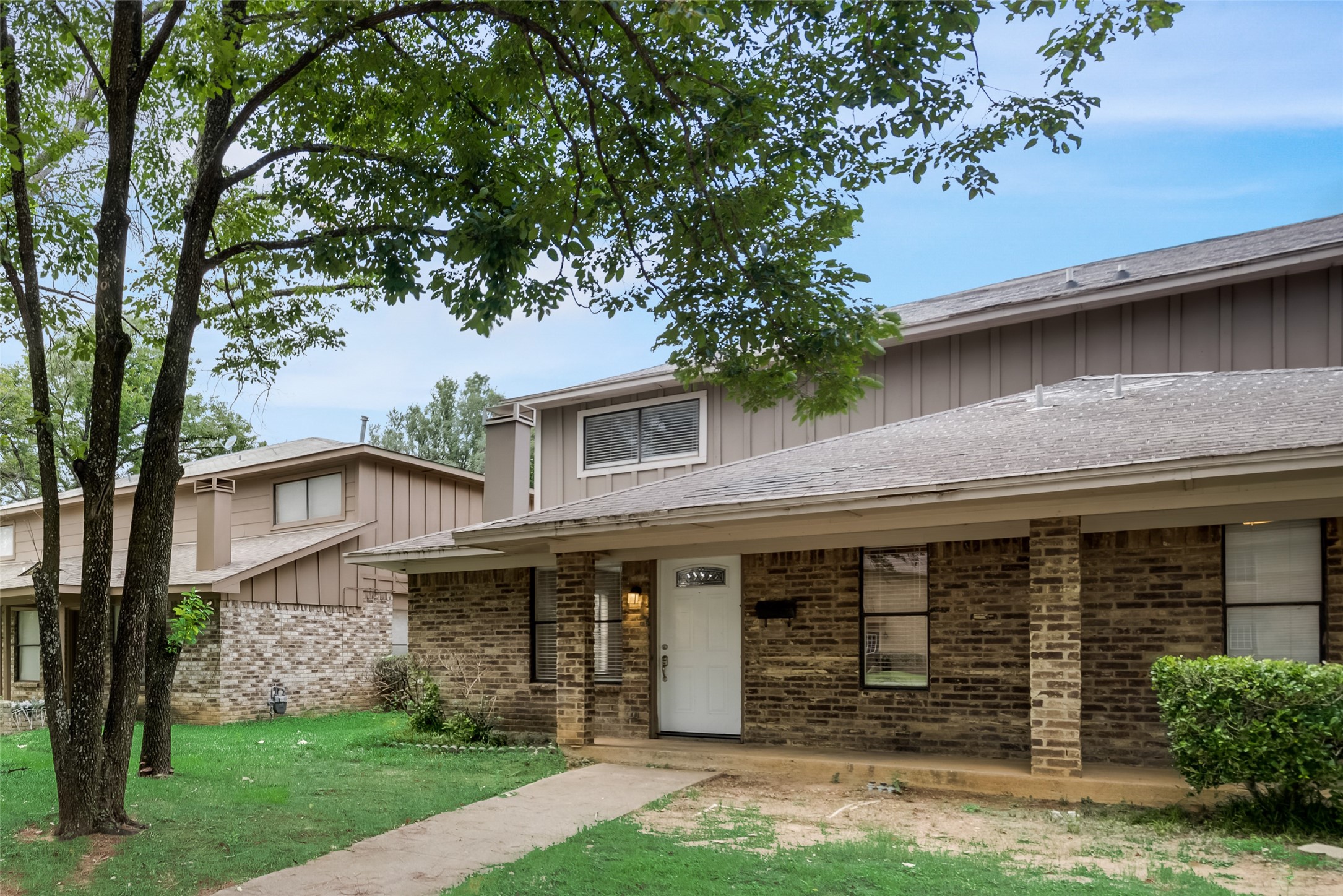 913 W Rochelle Road Irving TX 75062