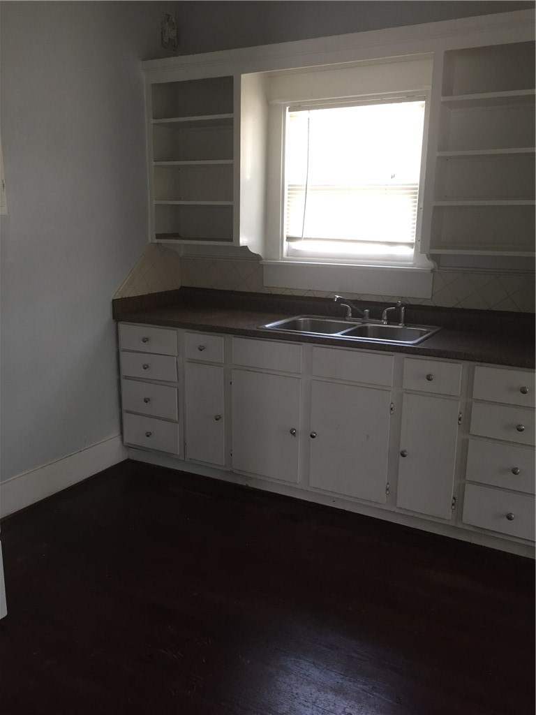 813 W 8th Street Dallas TX 75208