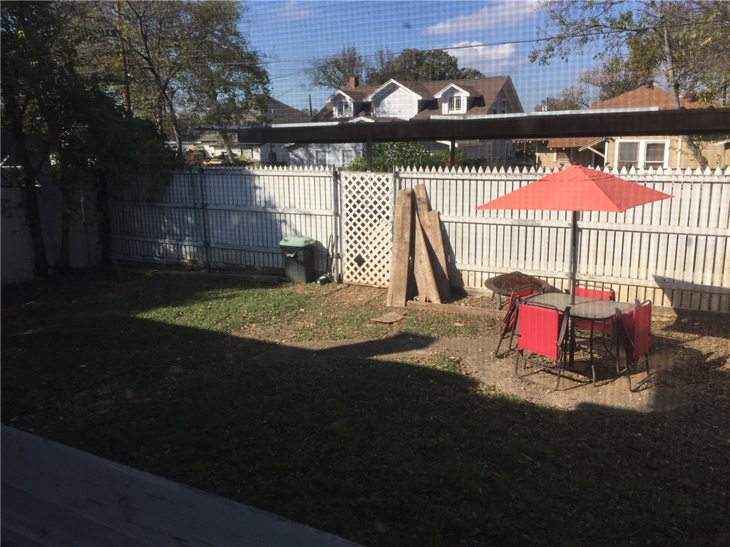 813 W 8th Street Dallas TX 75208