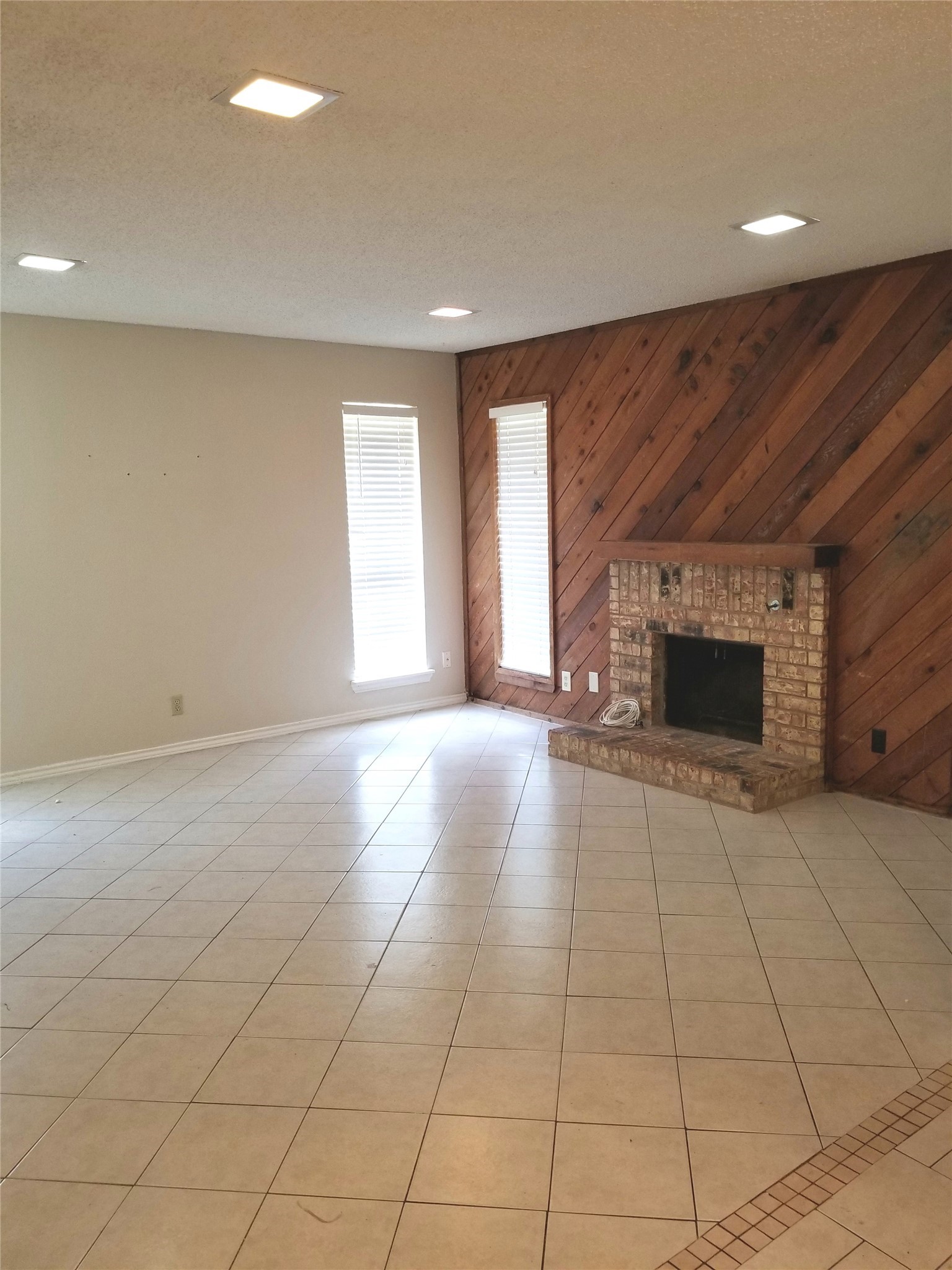 407 Gatewood Road Garland TX 75043