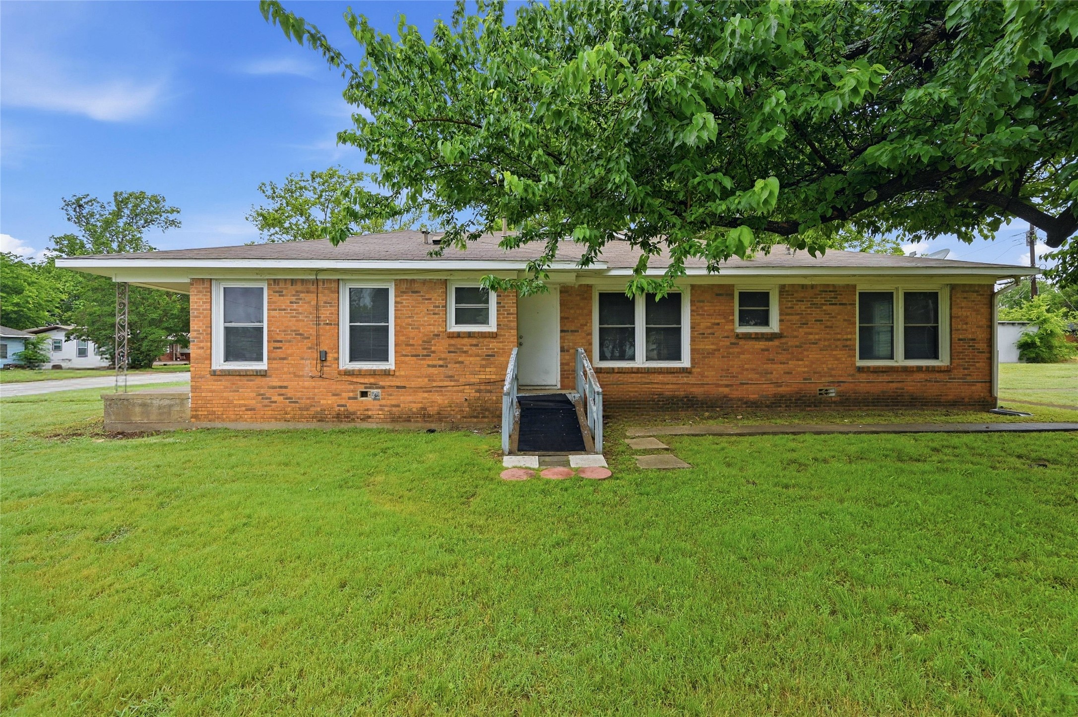 1701 W Elm Street Denison TX 75020