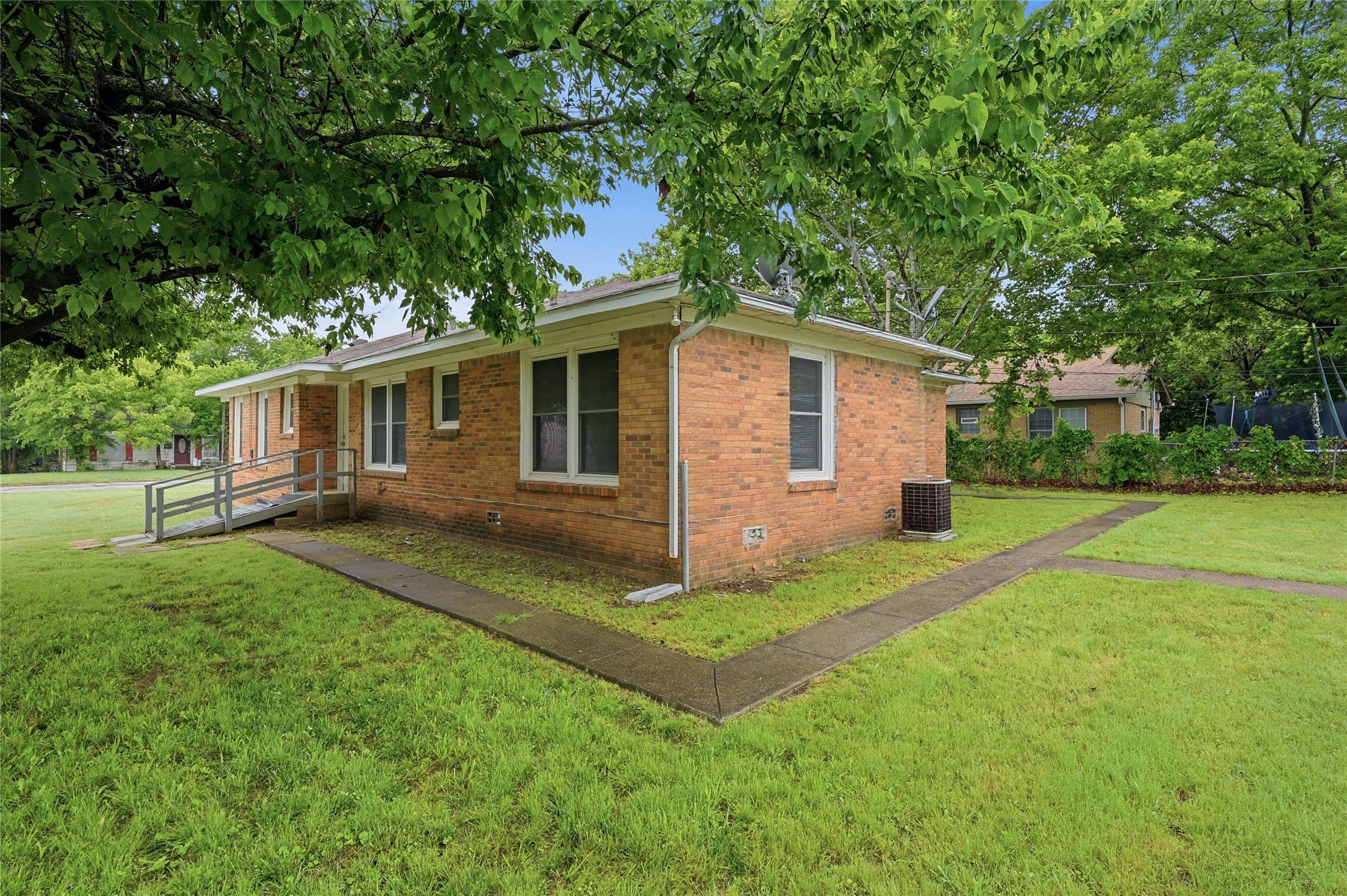 1701 W Elm Street Denison TX 75020