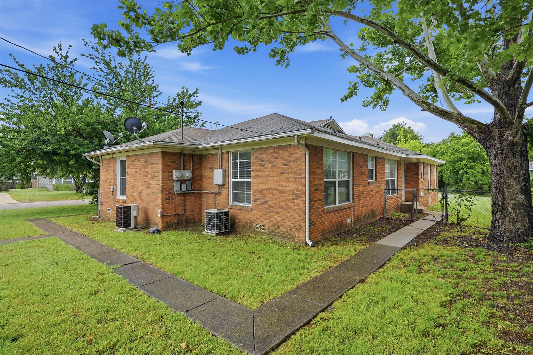1701 W Elm Street Denison TX 75020