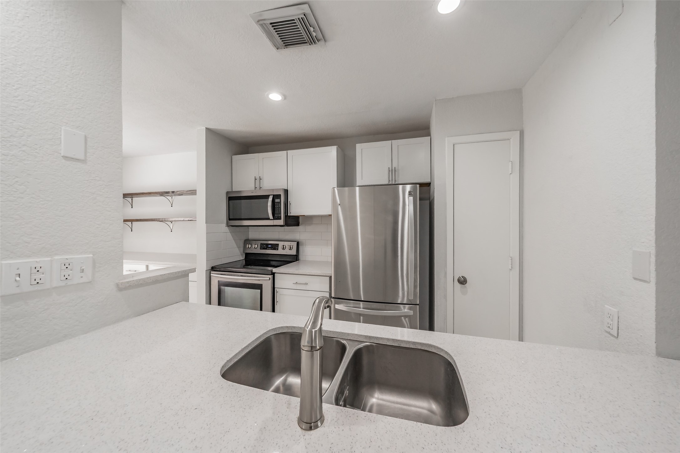 193 Merlin Way Euless TX 76039