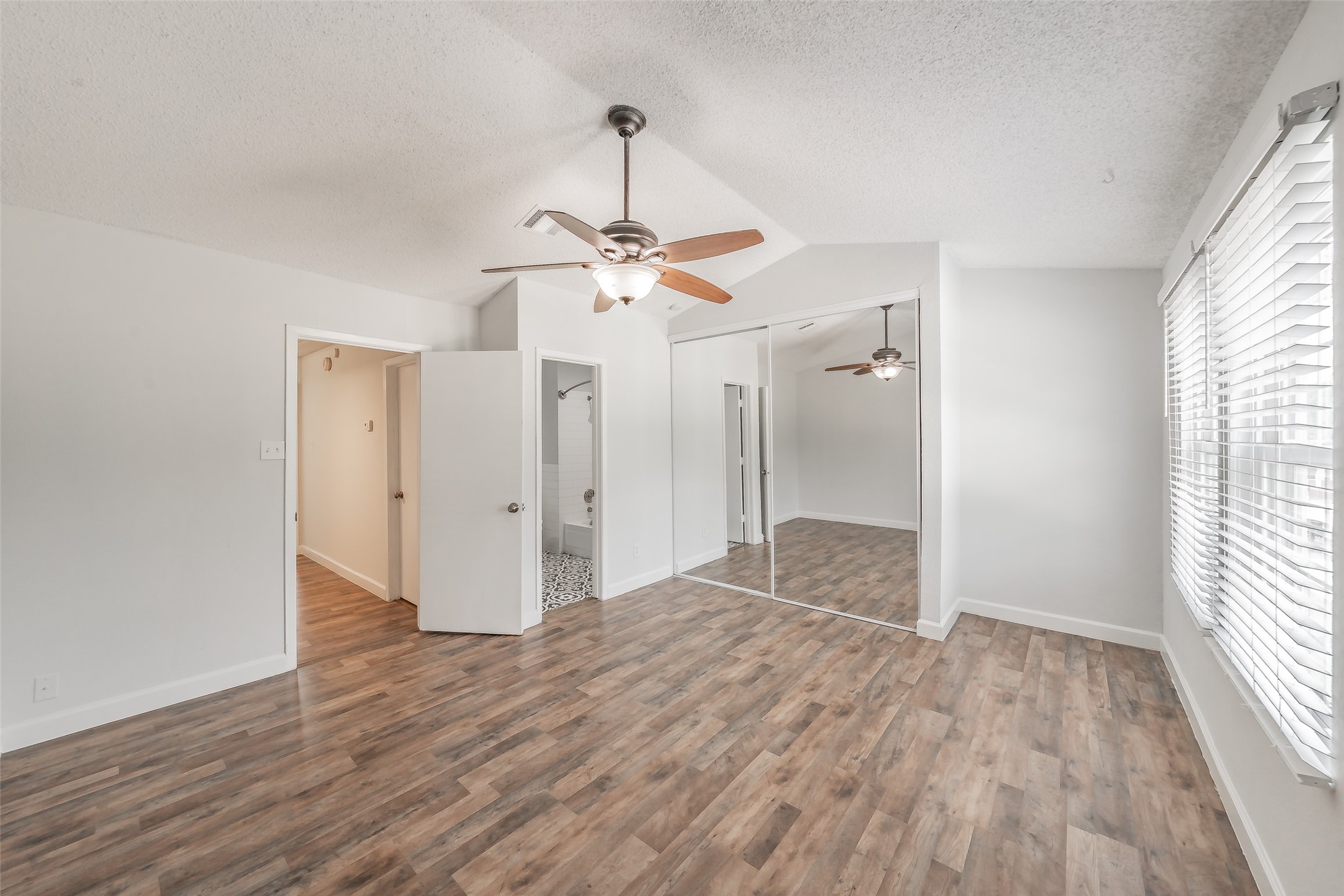 193 Merlin Way Euless TX 76039