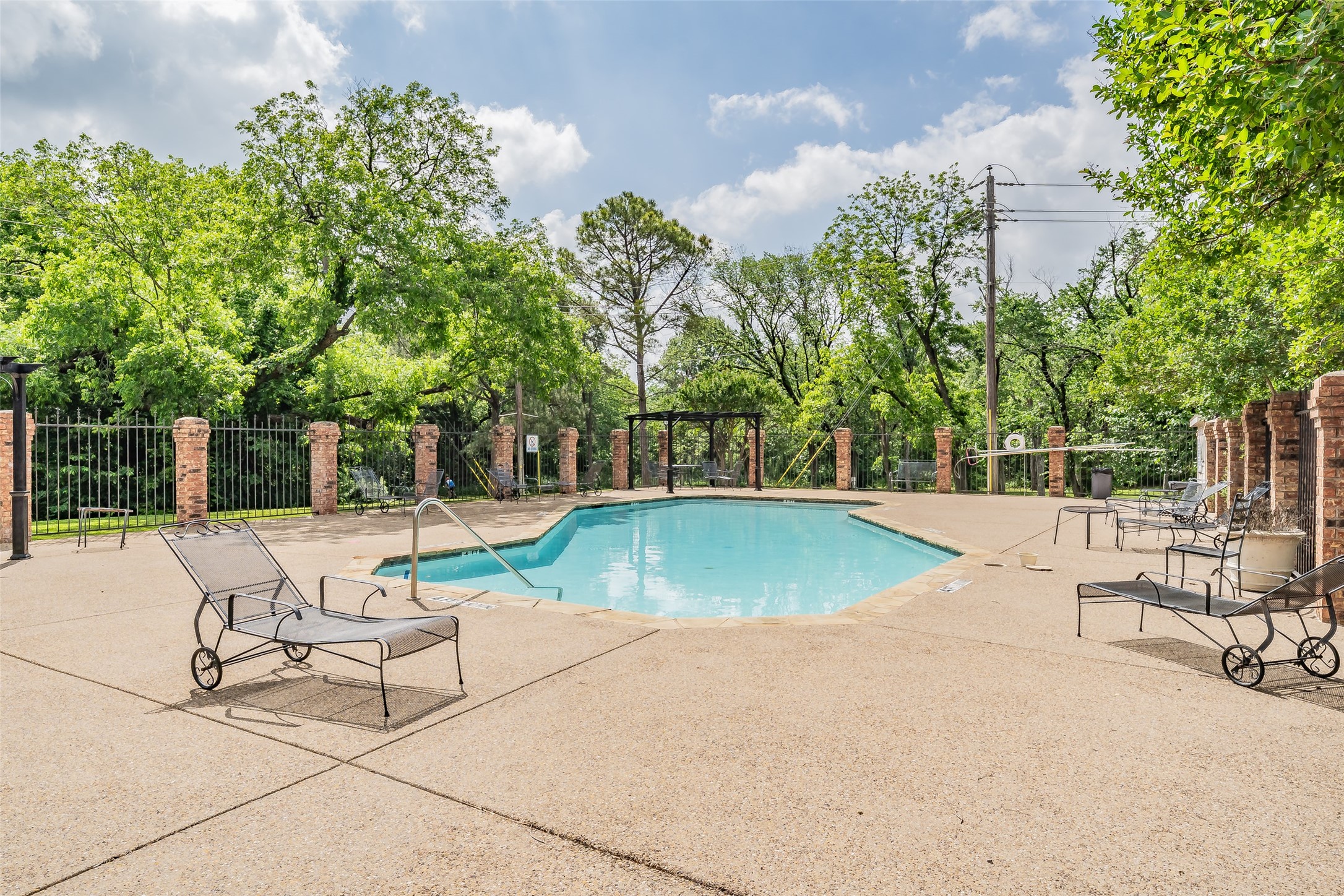 193 Merlin Way Euless TX 76039