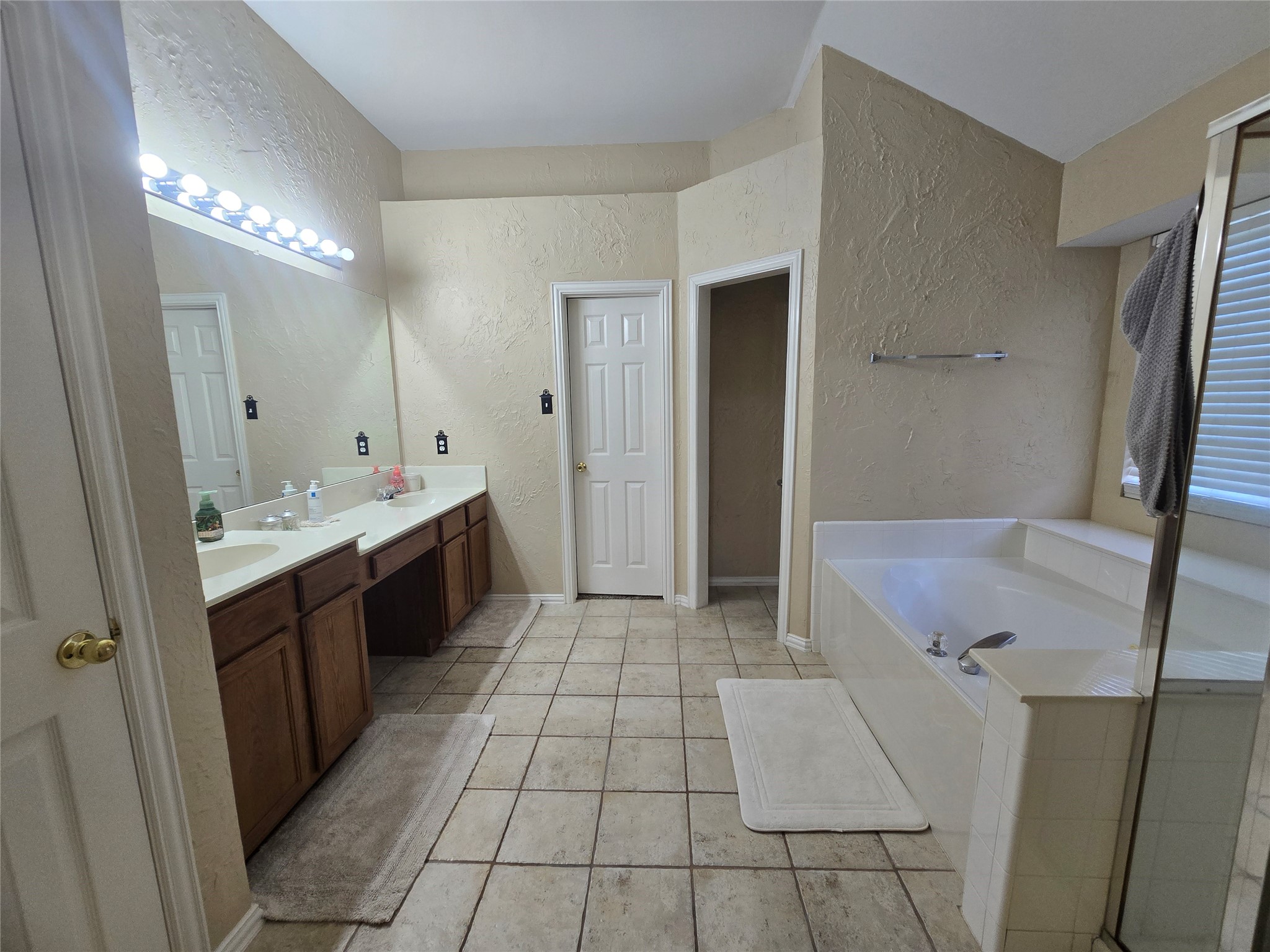 2816 Oakdale Drive Burleson TX 76028
