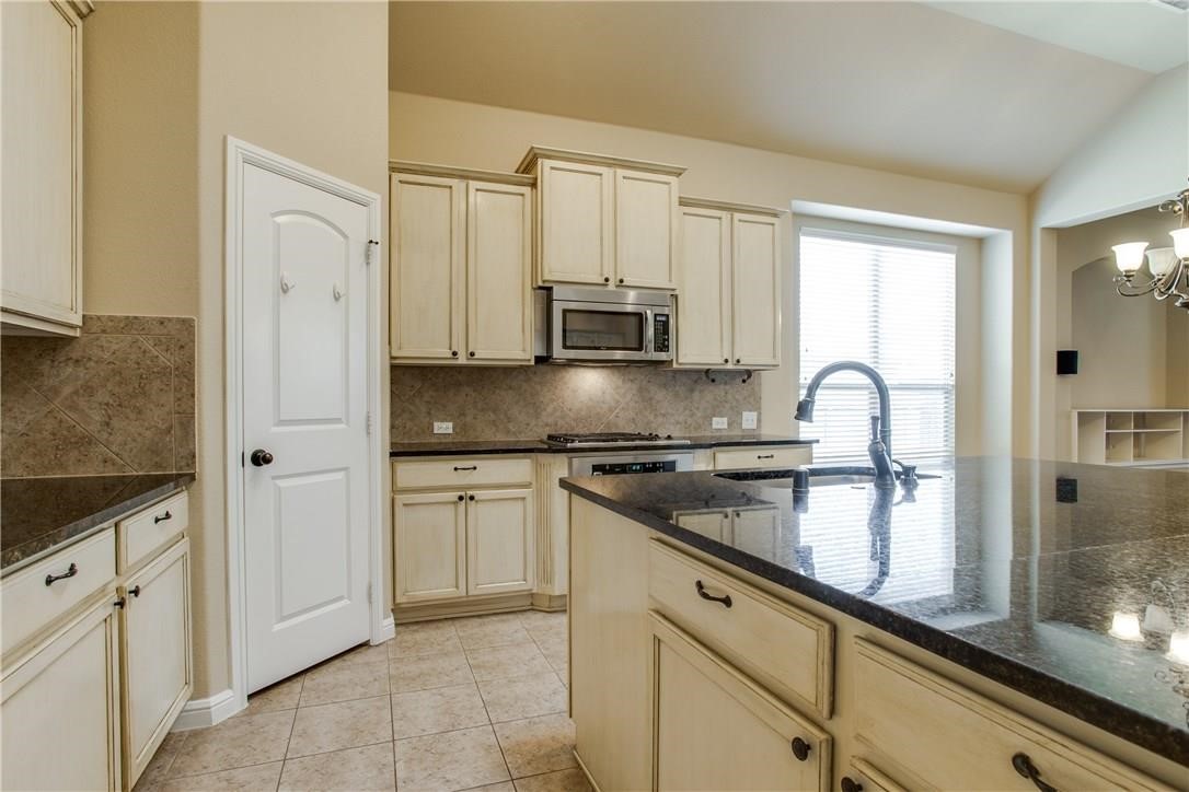 916 Partridge Drive Aubrey TX 76227