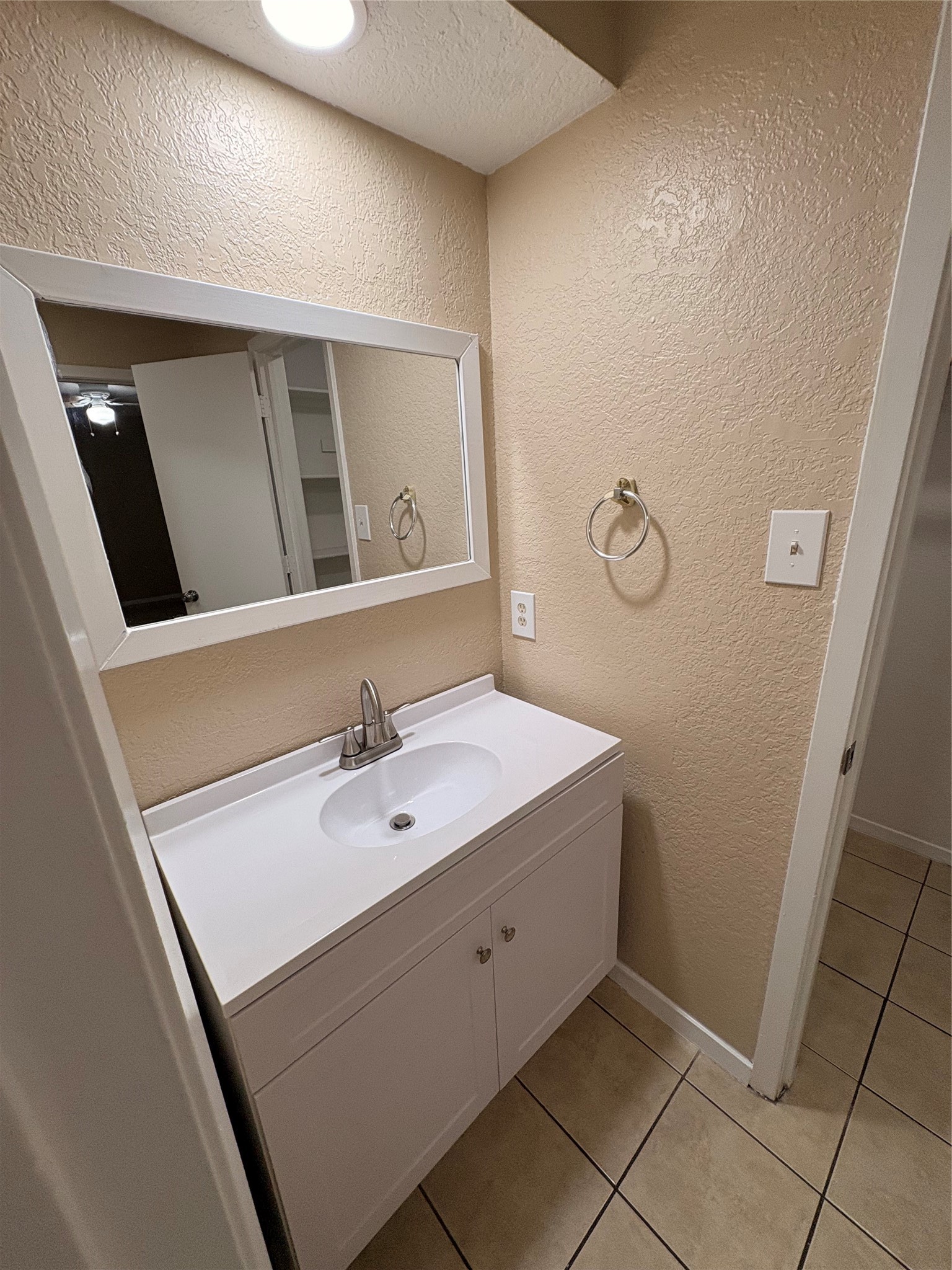 506 Claire Court Arlington TX 76012