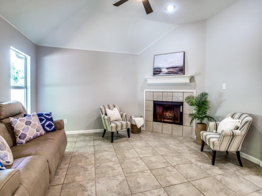 832 Blue Heron Aubrey TX 76227