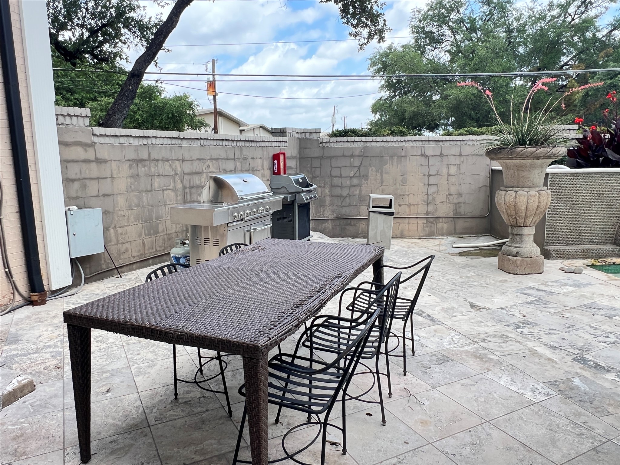 7734 Meadow Road Dallas TX 75230
