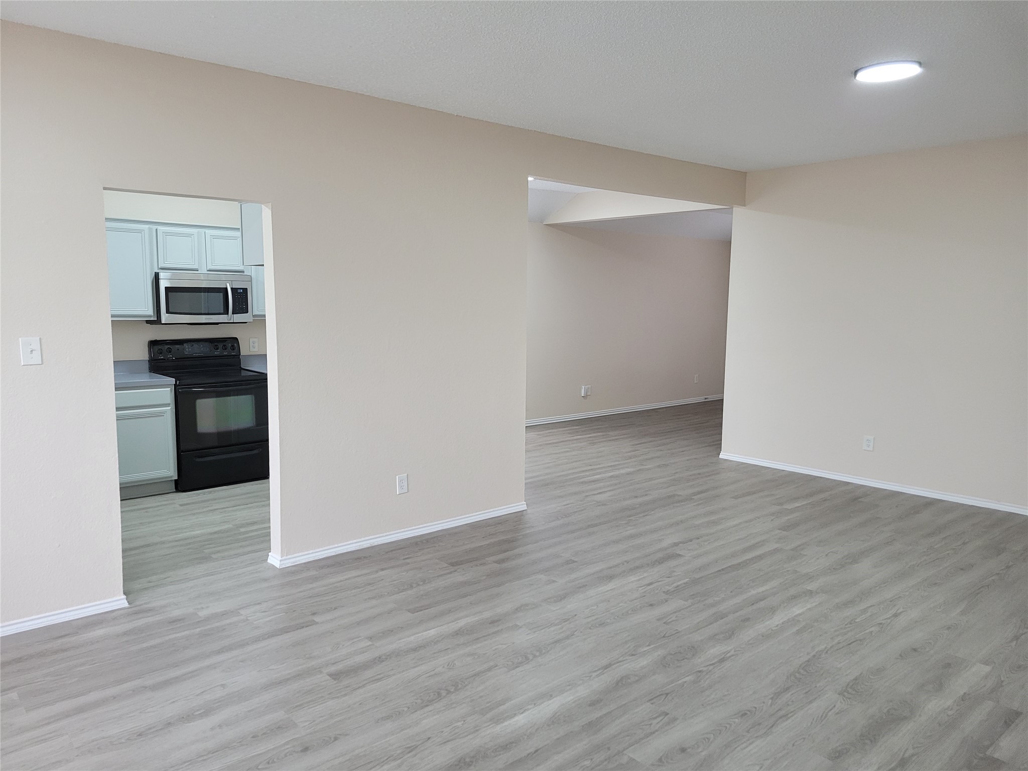 6808 W Lynn Creek Drive Arlington TX 76001