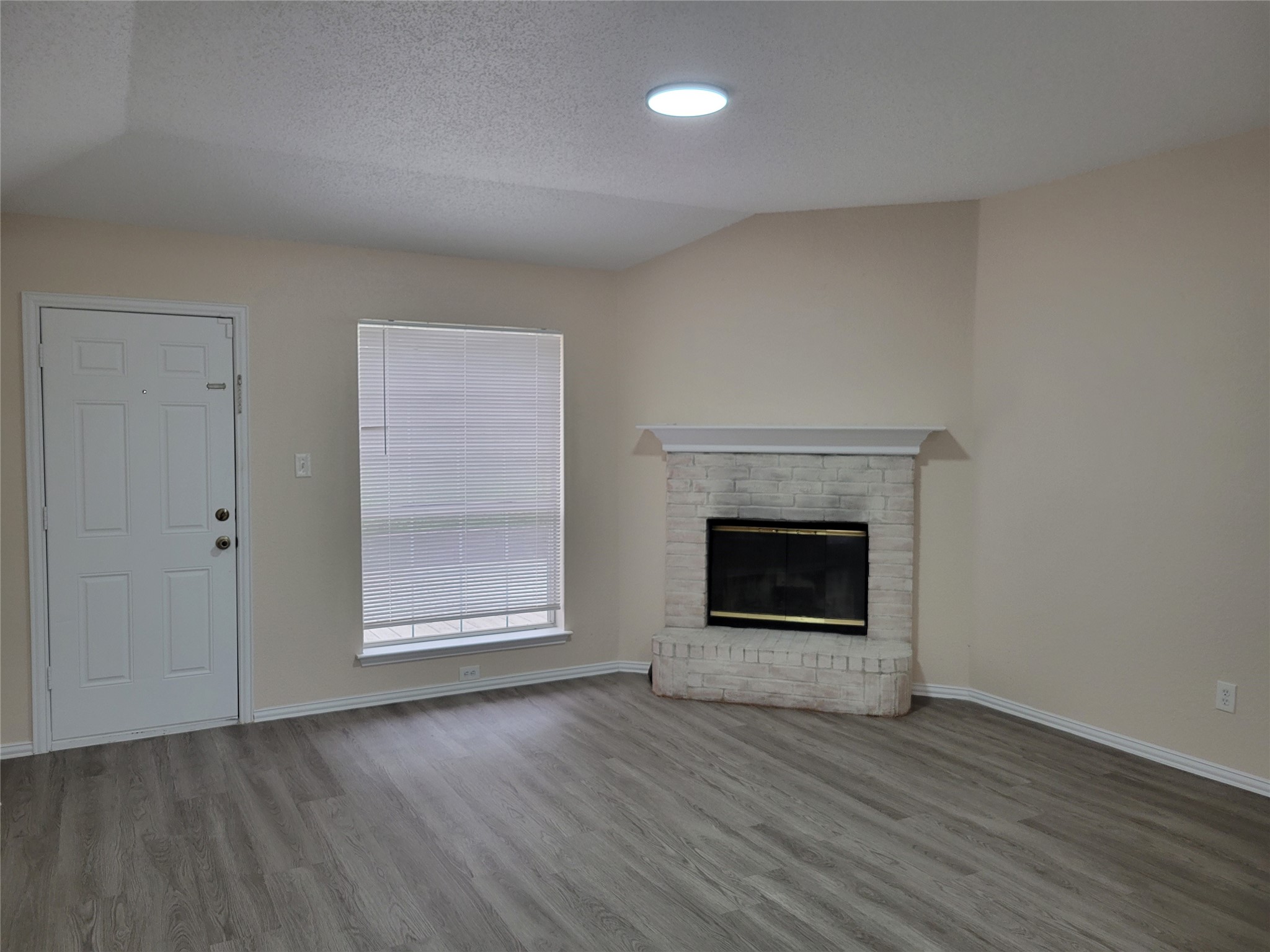 6808 W Lynn Creek Drive Arlington TX 76001