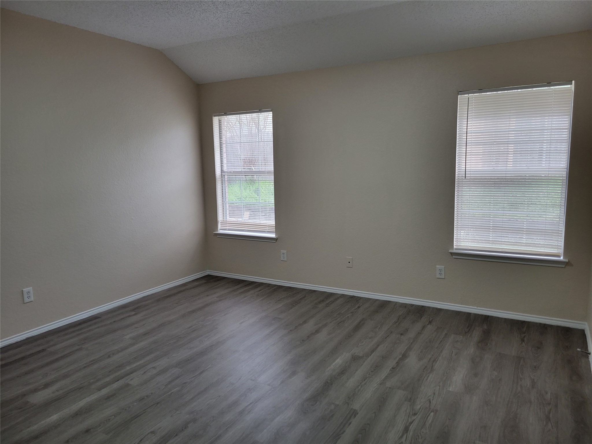 6808 W Lynn Creek Drive Arlington TX 76001