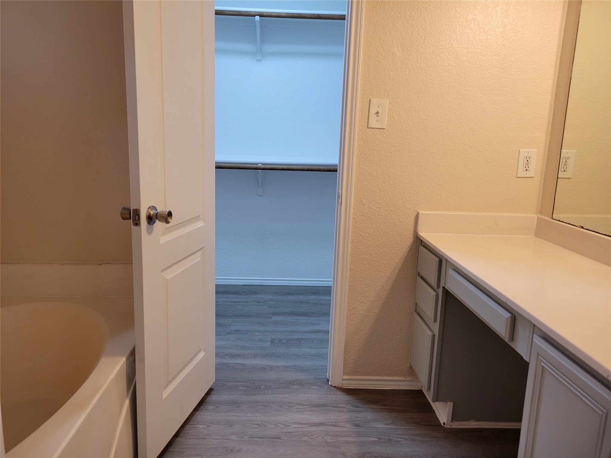 6808 W Lynn Creek Drive Arlington TX 76001