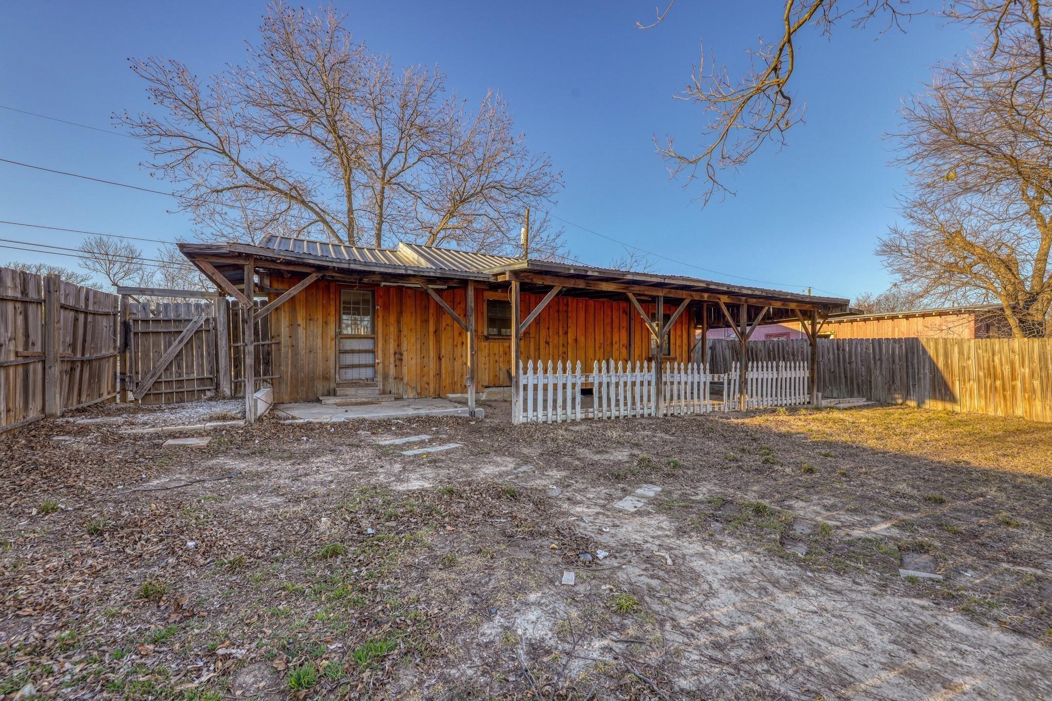 1006 E Dodge Street Stephenville TX 76401