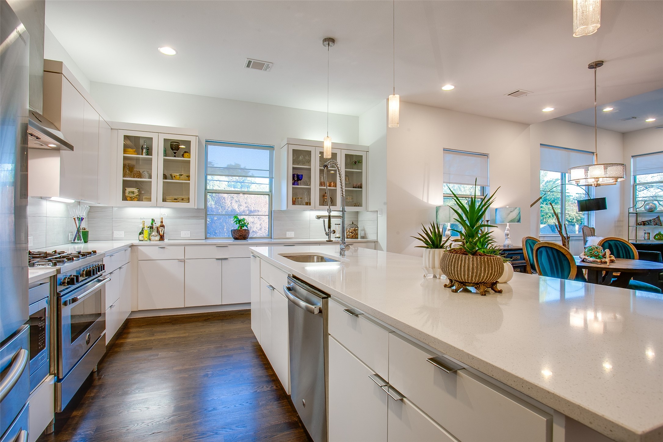 3823 Greenville Avenue Dallas TX 75206