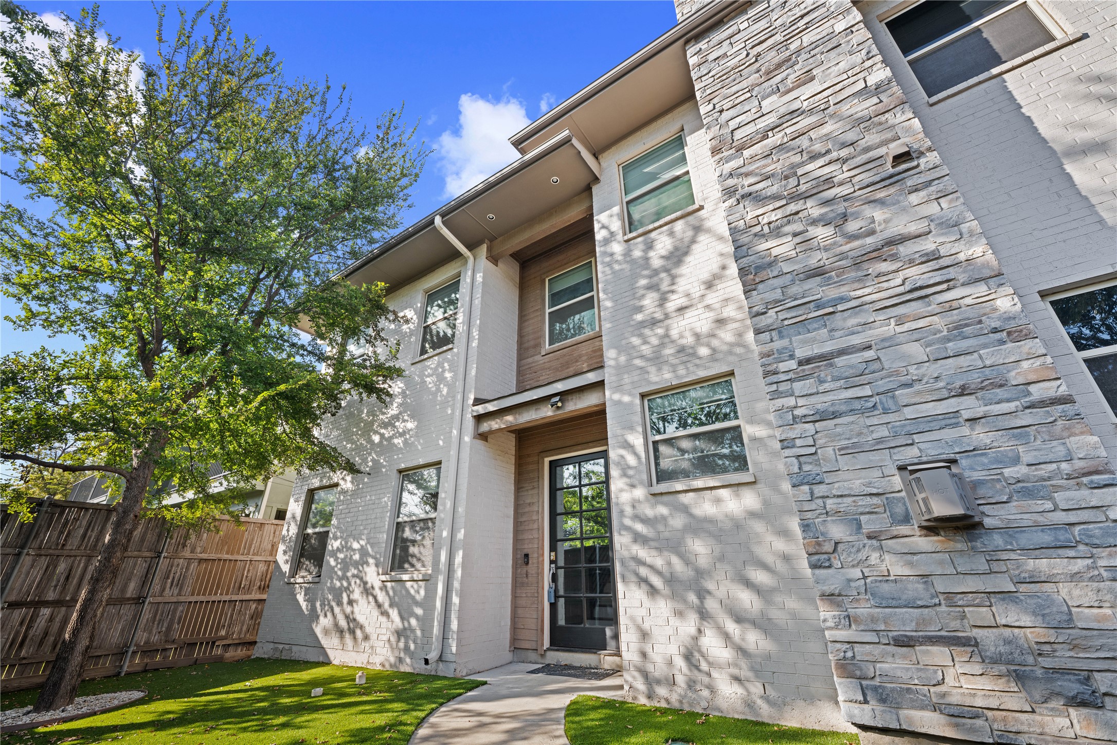 3823 Greenville Avenue Dallas TX 75206