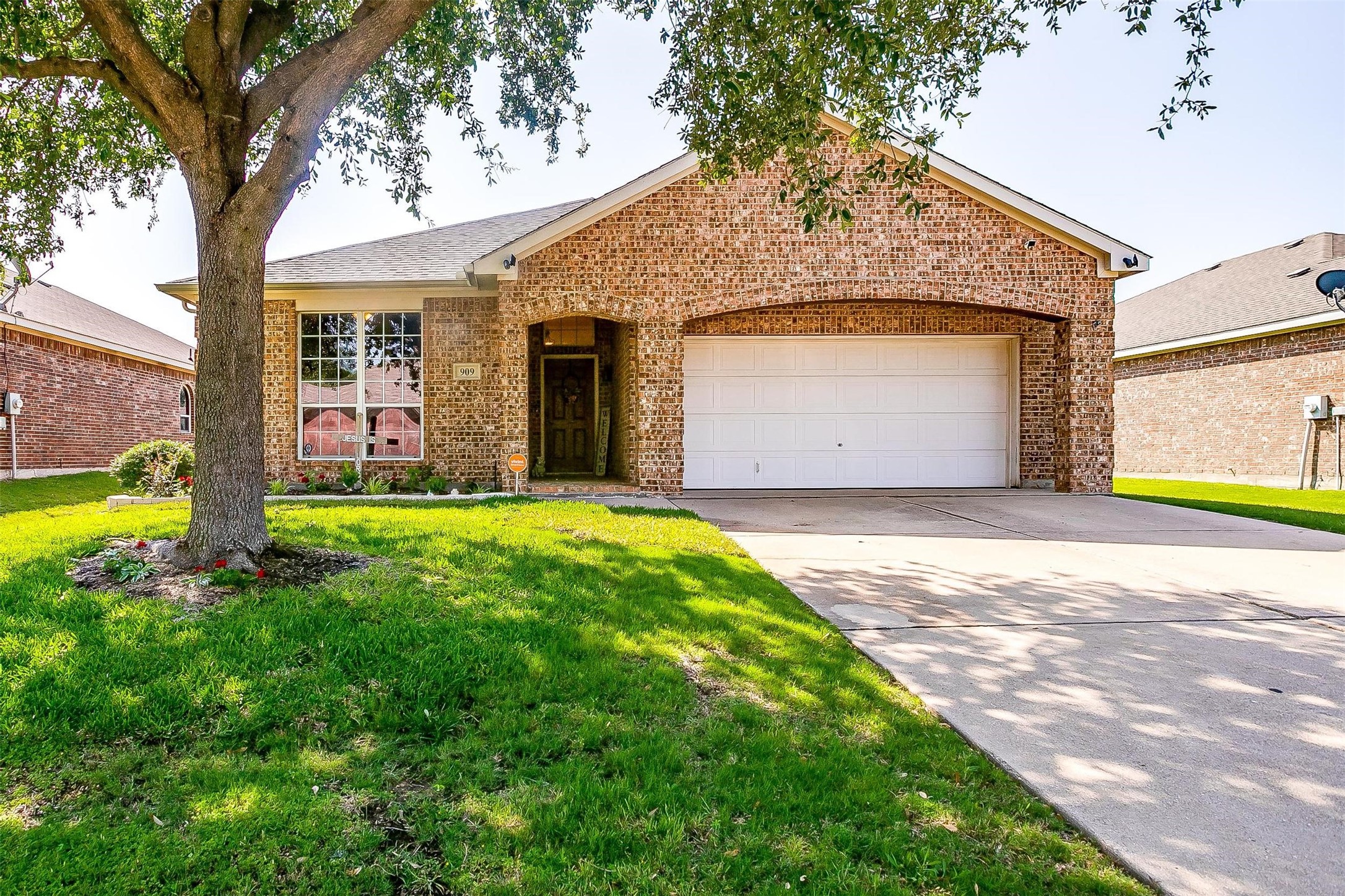 909 Hunter Lane Burleson TX 76028