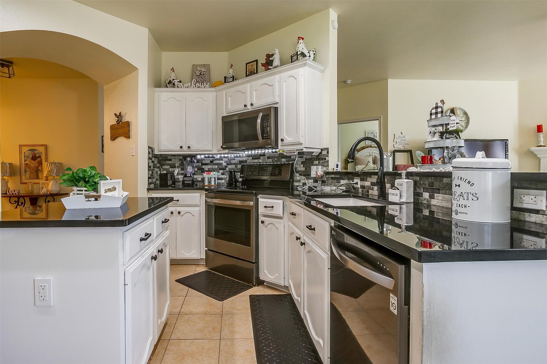 909 Hunter Lane Burleson TX 76028