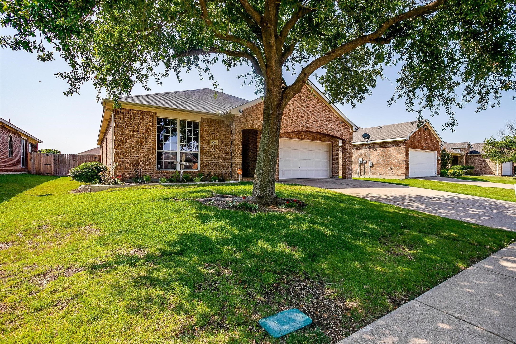 909 Hunter Lane Burleson TX 76028