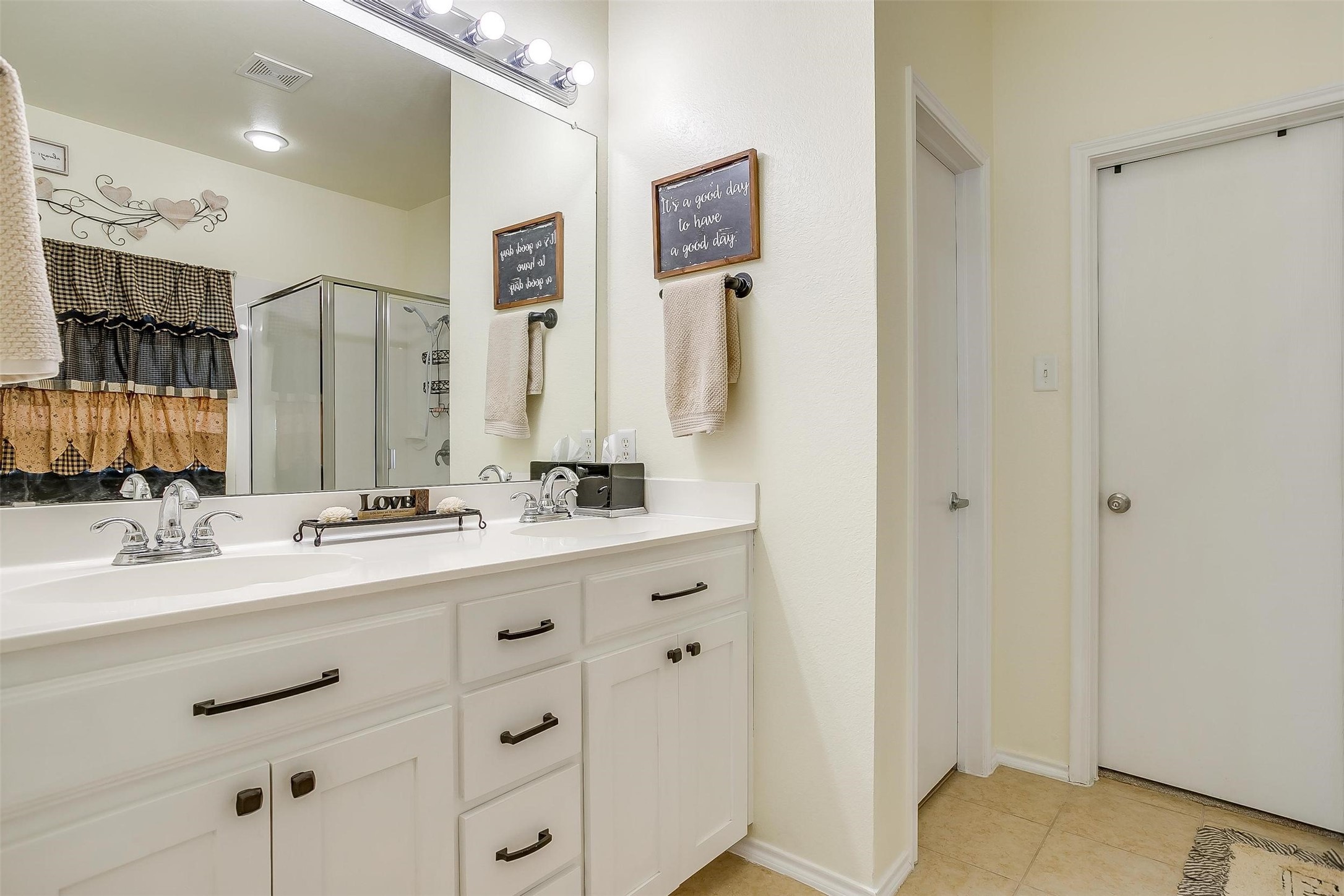 909 Hunter Lane Burleson TX 76028