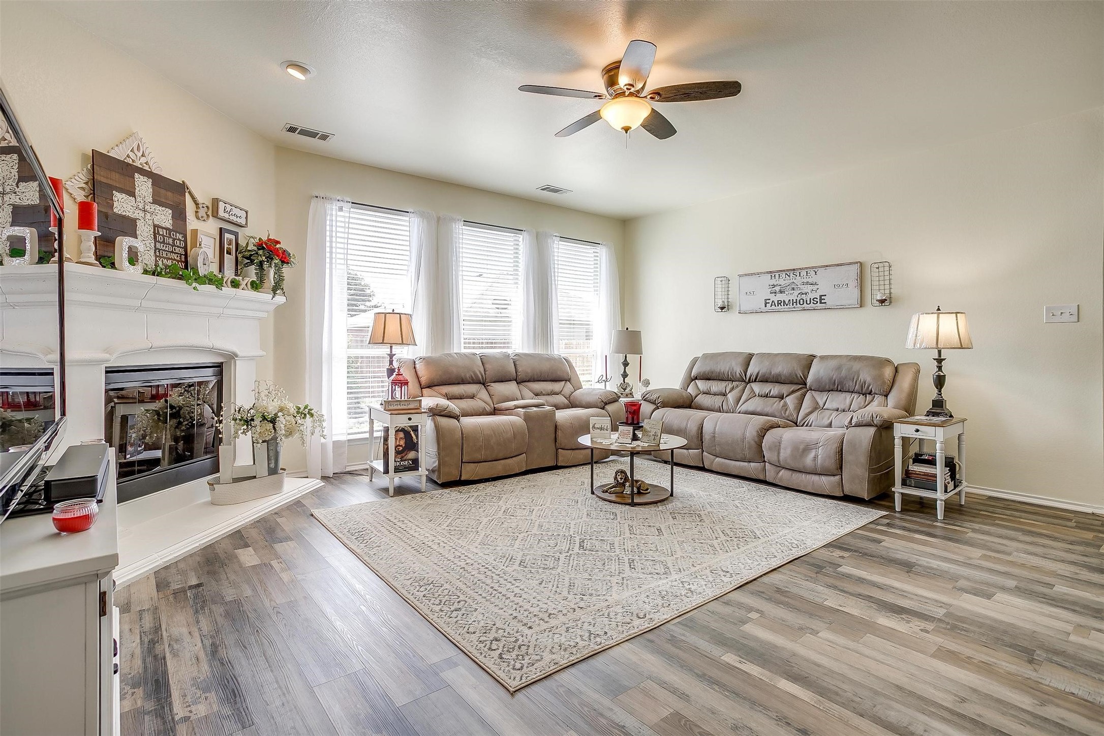 909 Hunter Lane Burleson TX 76028