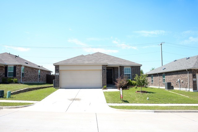 1416 Waggoner Drive Aubrey TX 76227