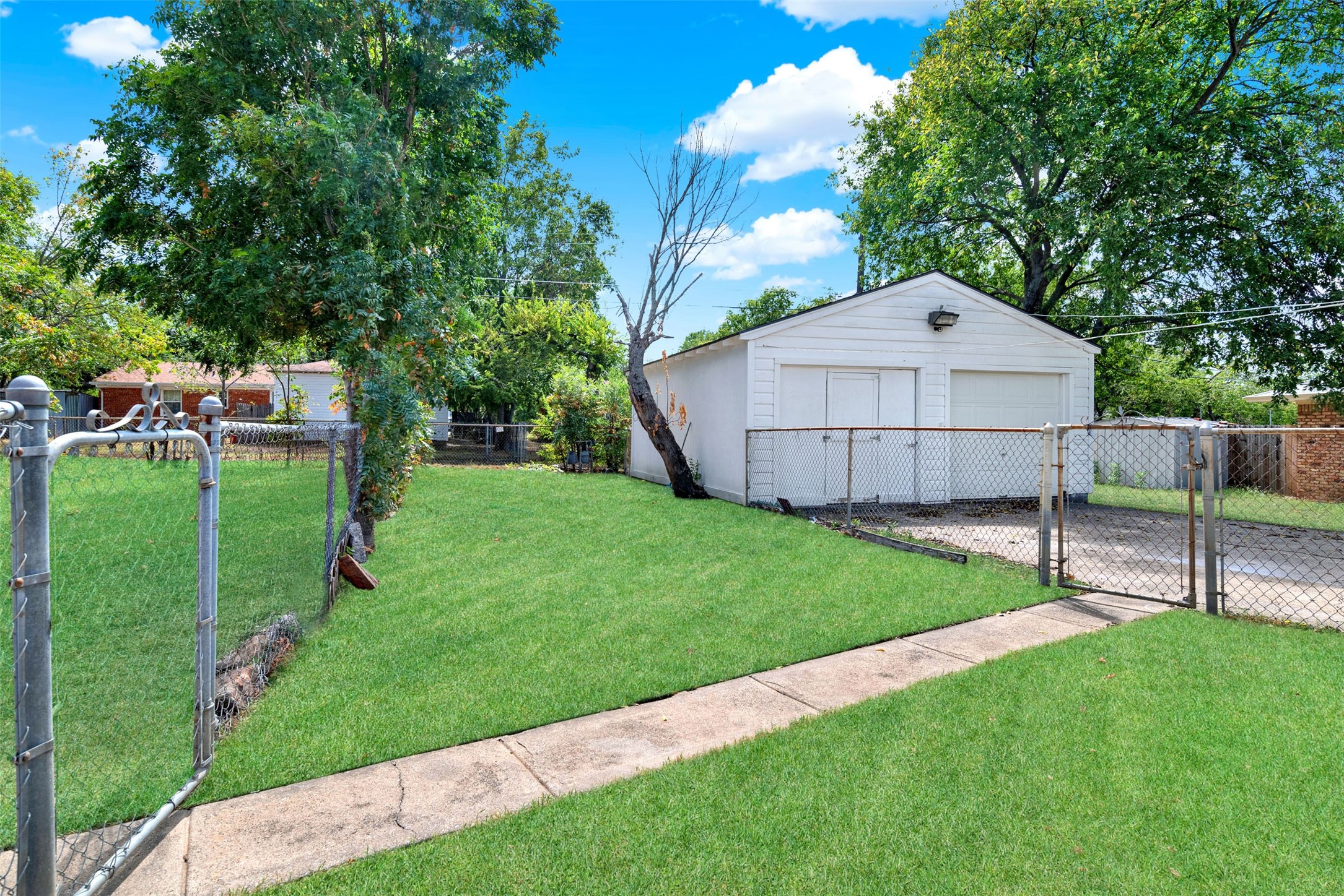 318 Hilltop Avenue Richardson TX 75081