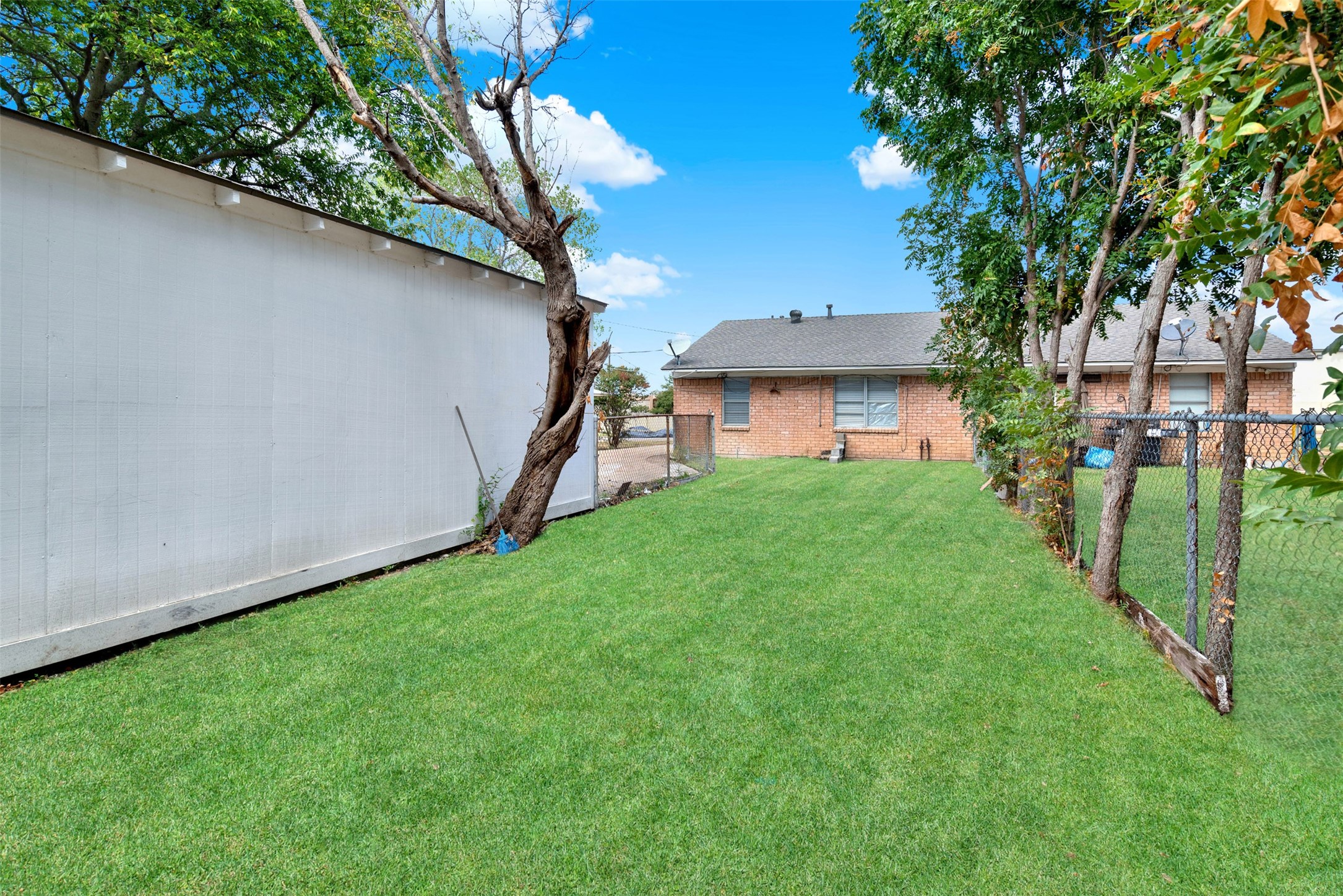 318 Hilltop Avenue Richardson TX 75081