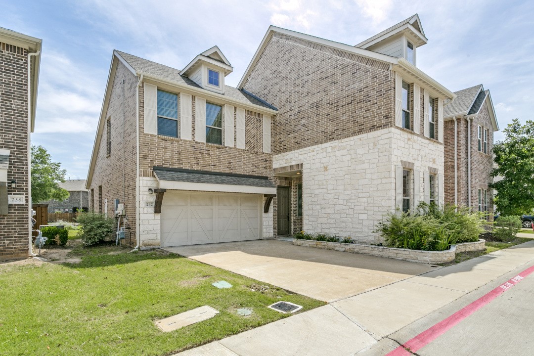 242 Woodson Street Irving TX 75063