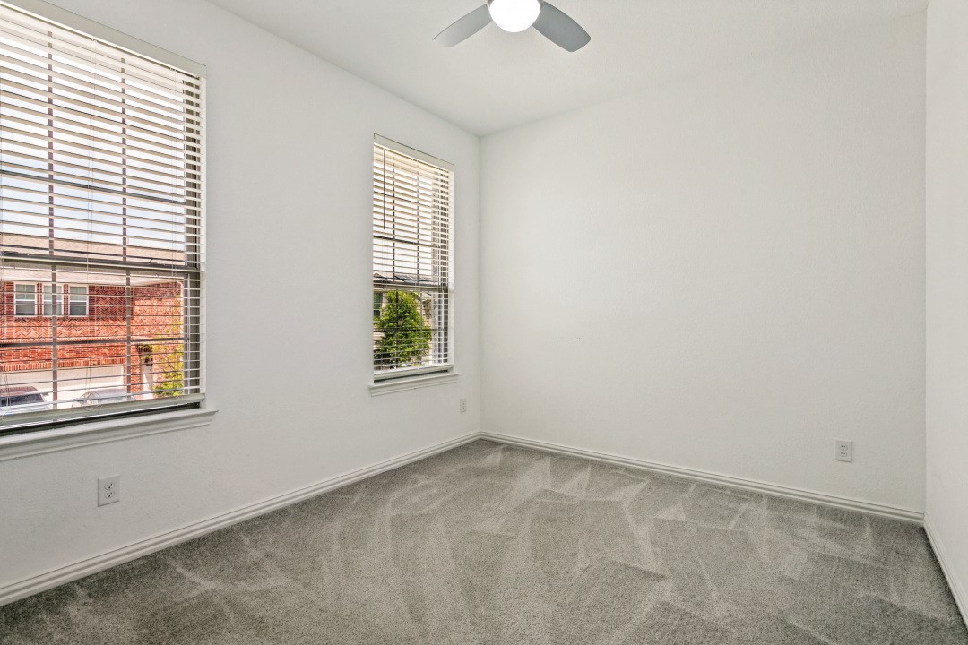 242 Woodson Street Irving TX 75063