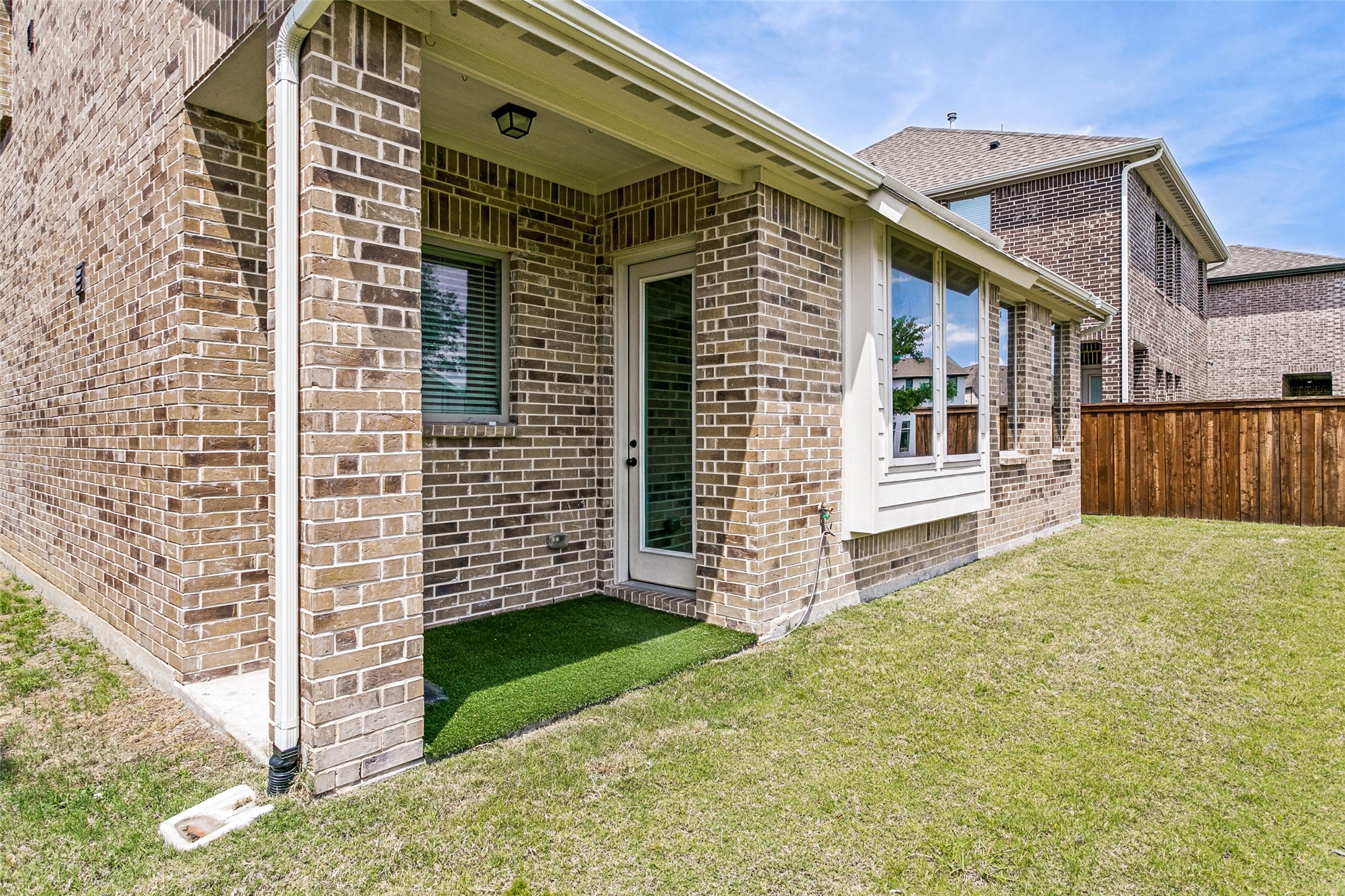 242 Woodson Street Irving TX 75063