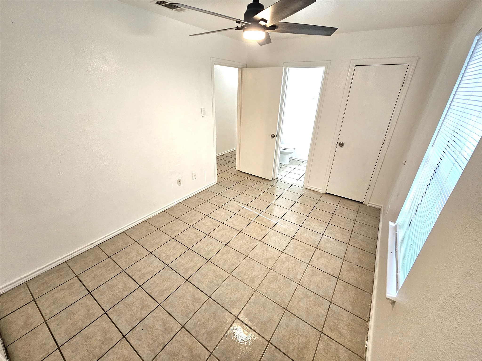 2837 Avenue J Fort Worth TX 76105