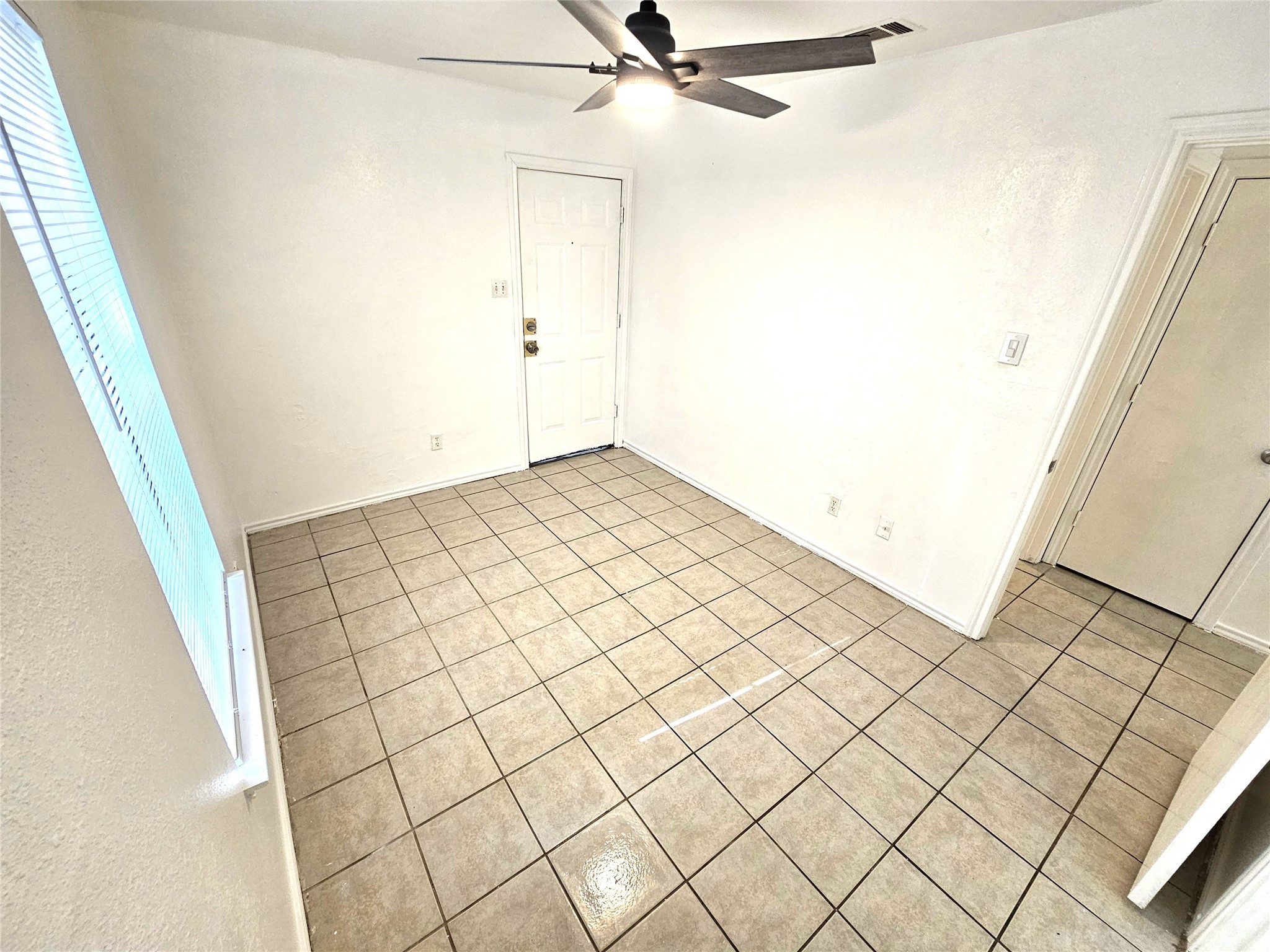 2837 Avenue J Fort Worth TX 76105