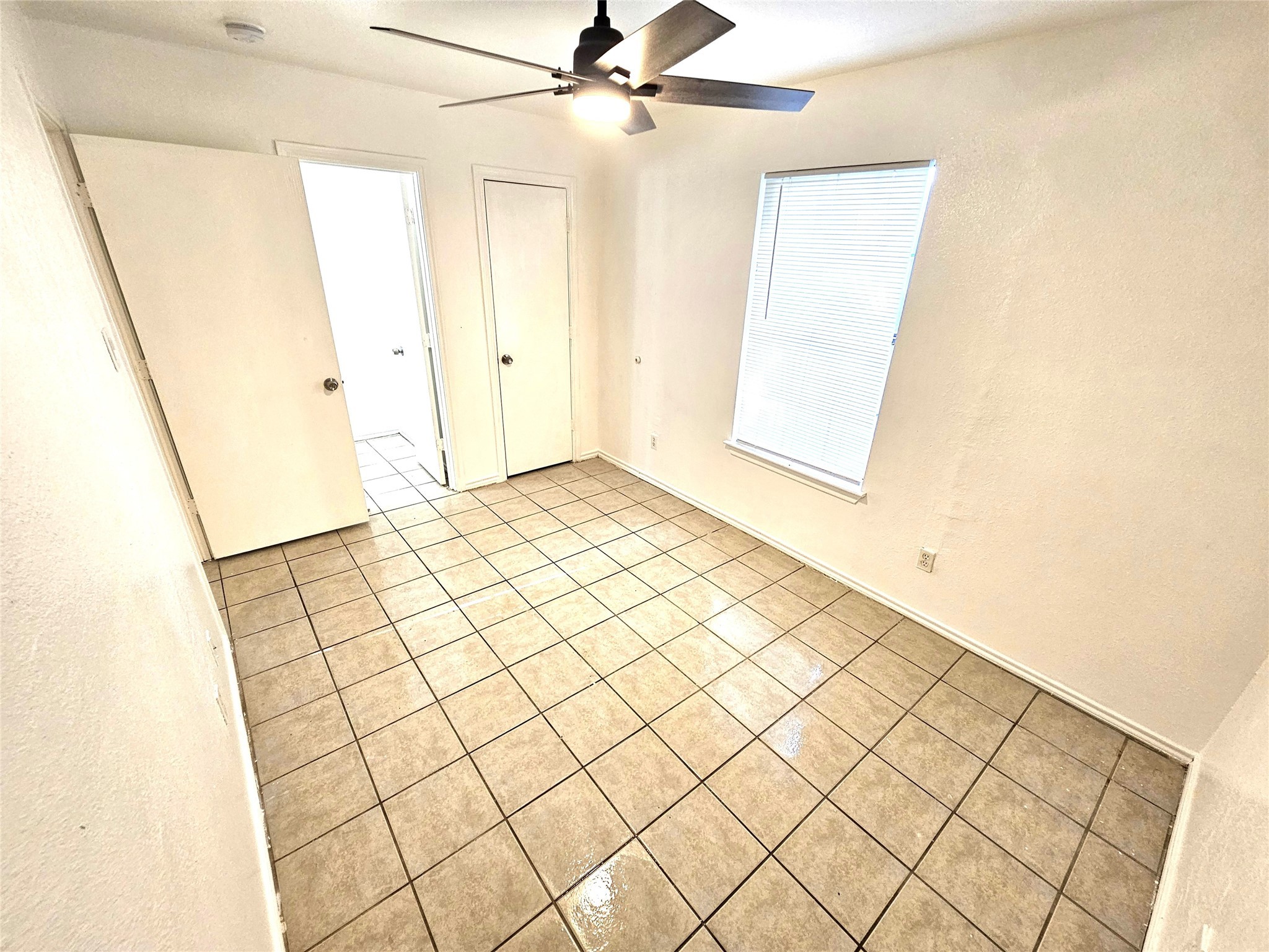 2837 Avenue J Fort Worth TX 76105