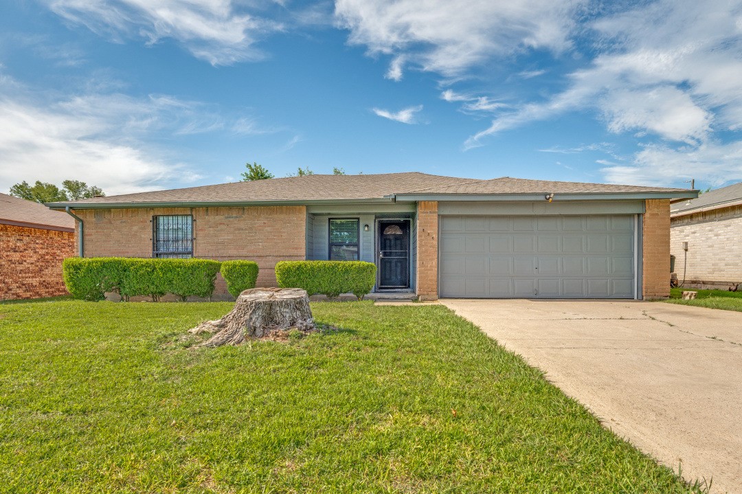 834 Apple Valley Lancaster TX 75134