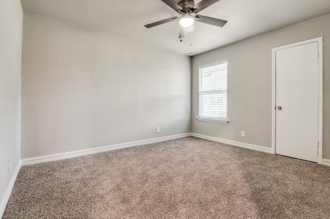 834 Apple Valley Lancaster TX 75134