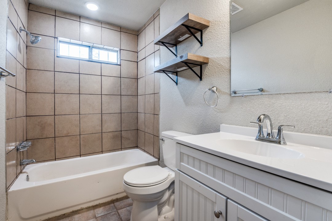 834 Apple Valley Lancaster TX 75134
