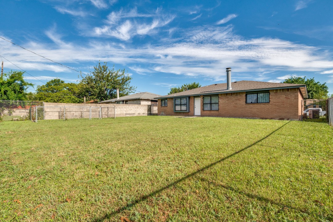 834 Apple Valley Lancaster TX 75134
