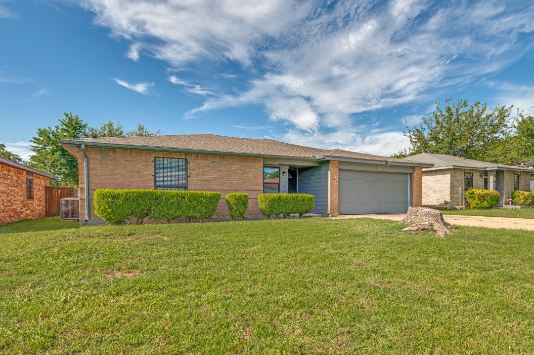 834 Apple Valley Lancaster TX 75134
