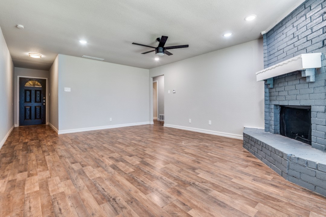 834 Apple Valley Lancaster TX 75134