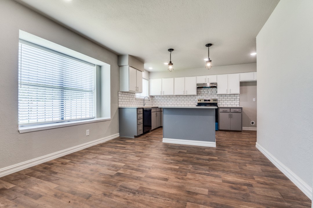834 Apple Valley Lancaster TX 75134