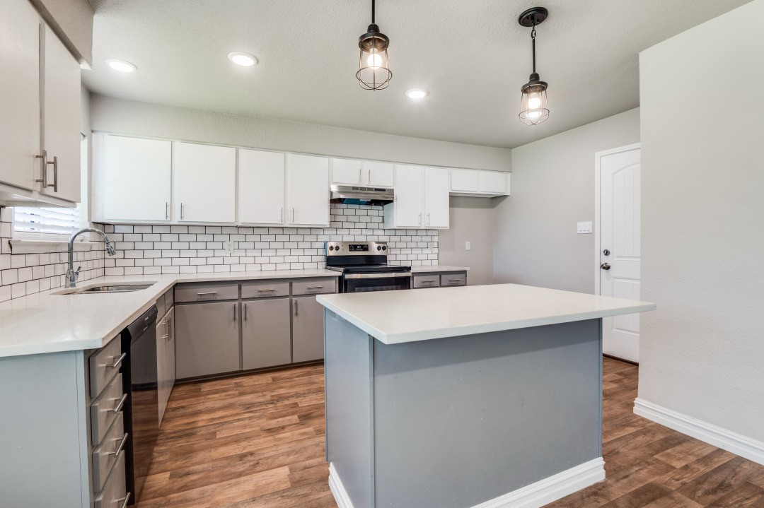 834 Apple Valley Lancaster TX 75134