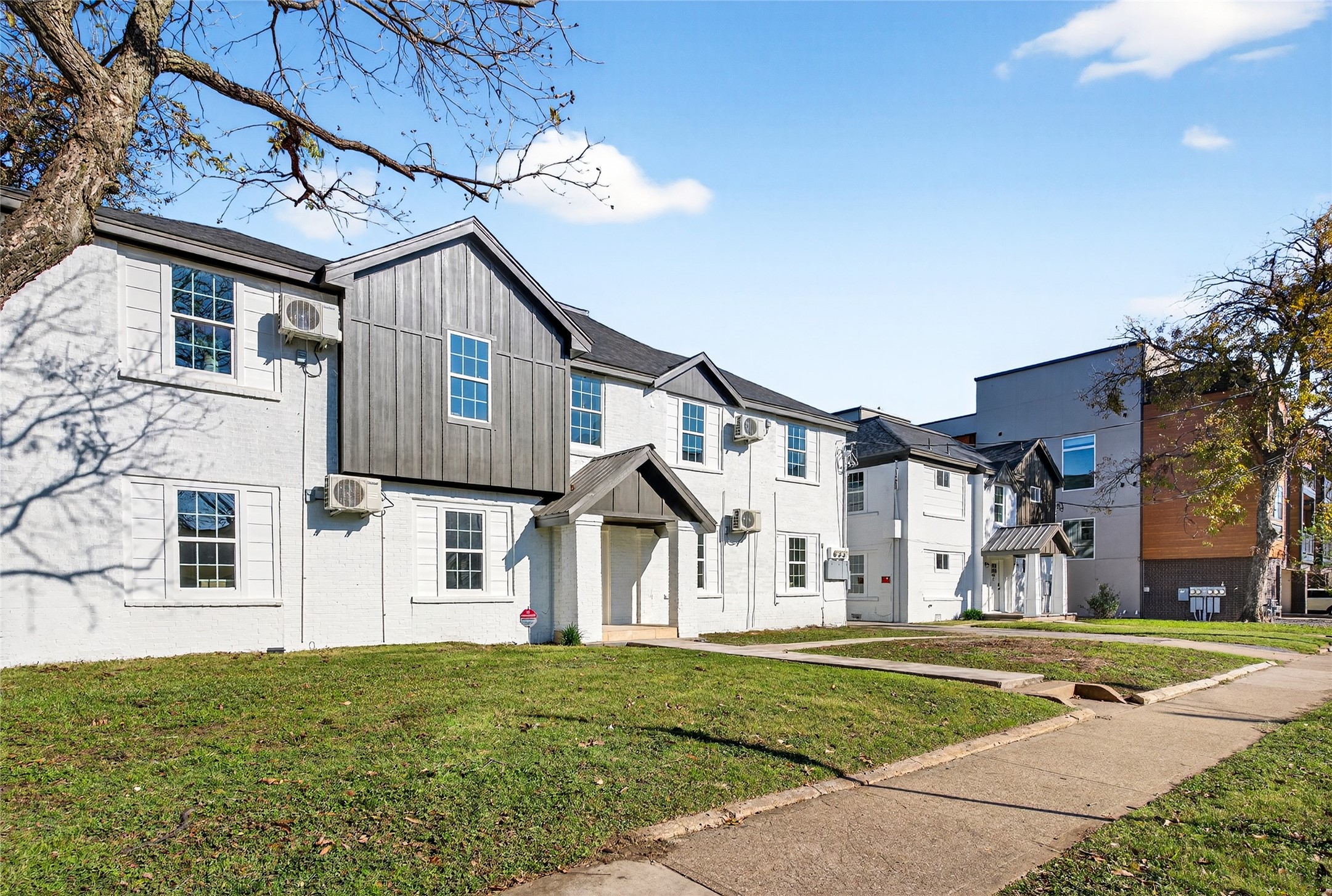 439 W 9th Street Dallas TX 75208