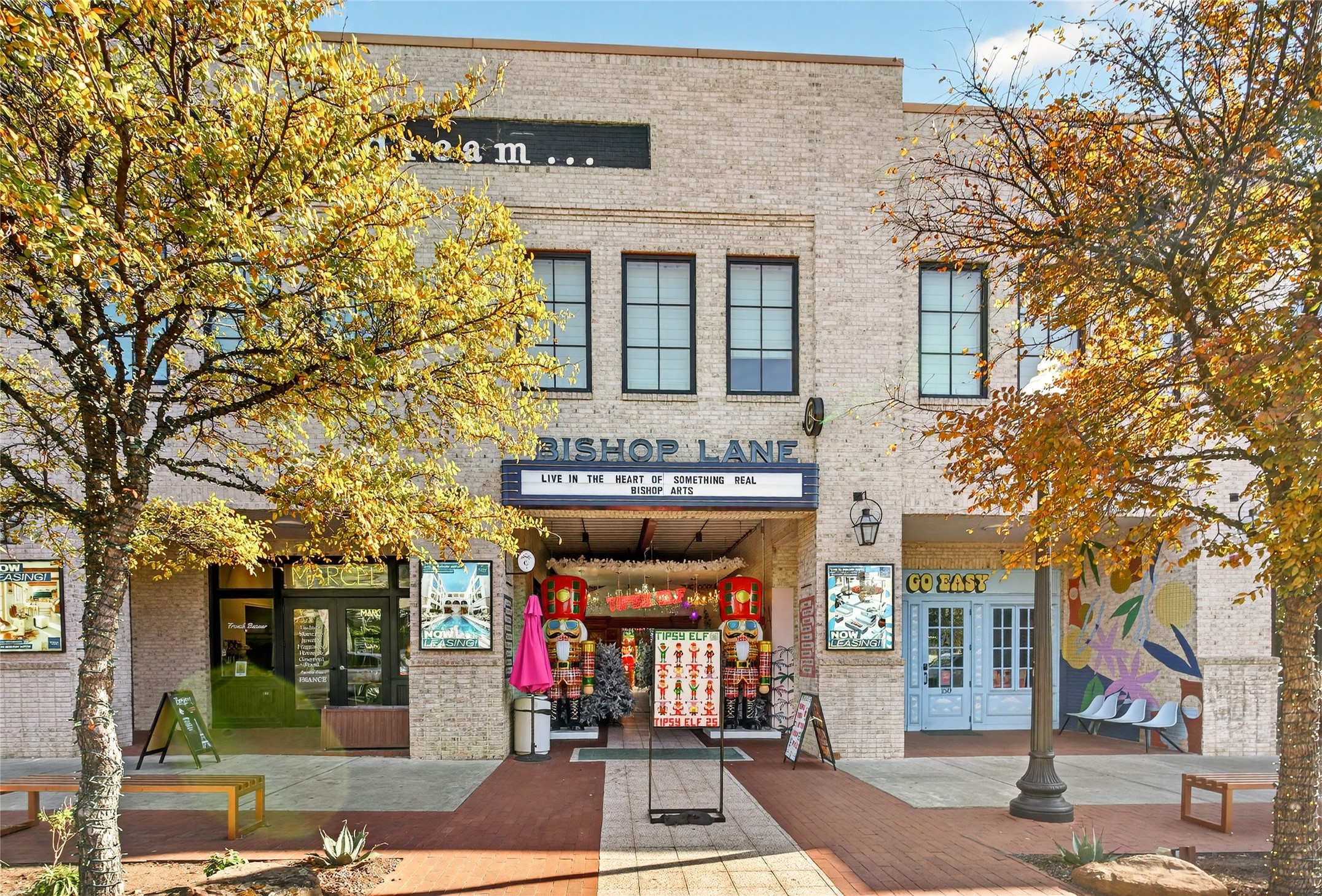 439 W 9th Street Dallas TX 75208
